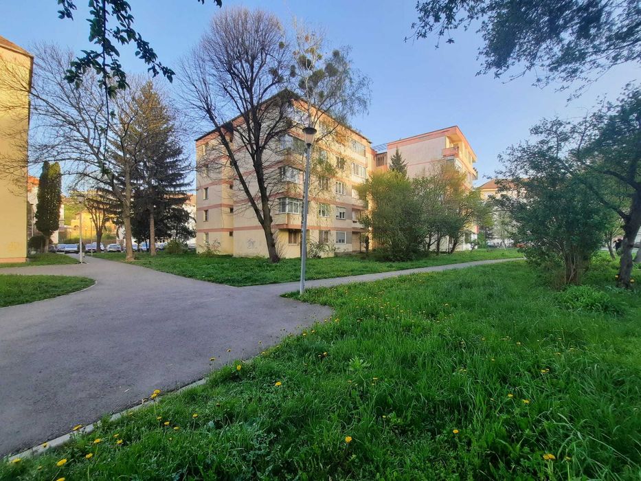 Apartament 3 camere, Strand I