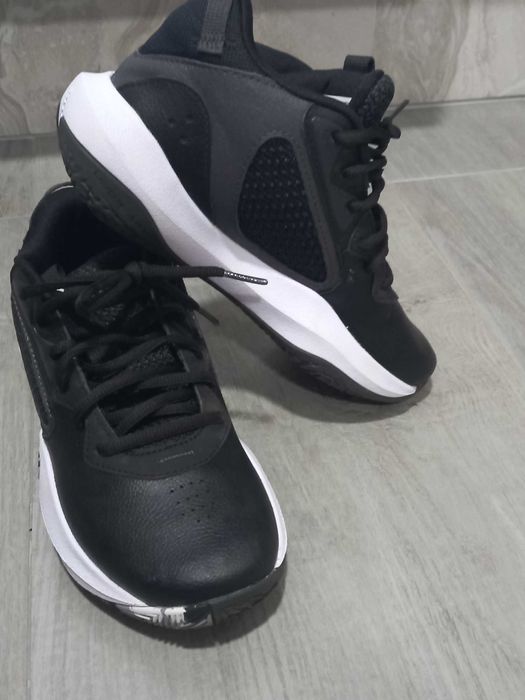 Adidasi Under Armour copii marime 37