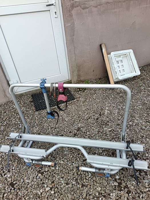 Vând suporți/suport biciclete pentru rulote