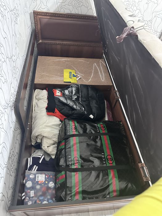 Подросковая кравать  есть ящик для хранение и видвежной ящик