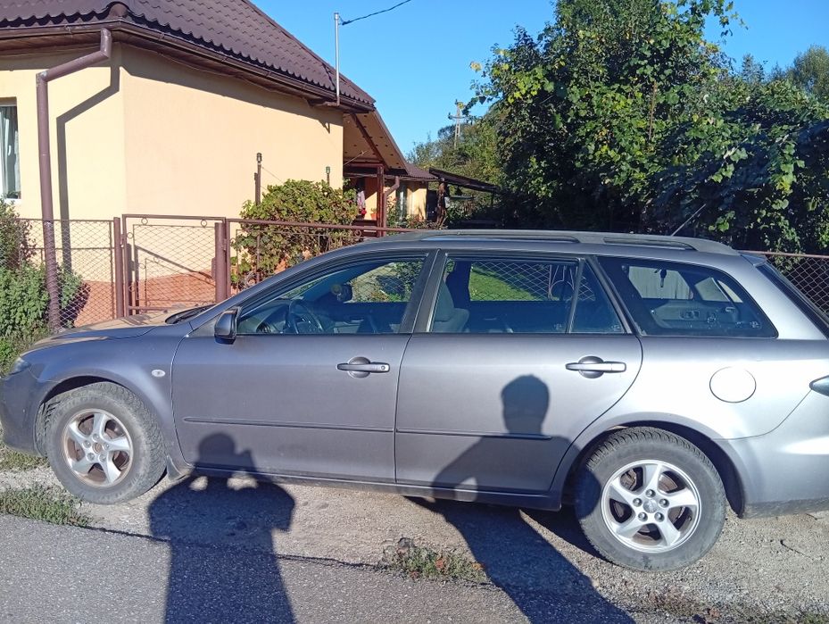 Vând mașina Mazda