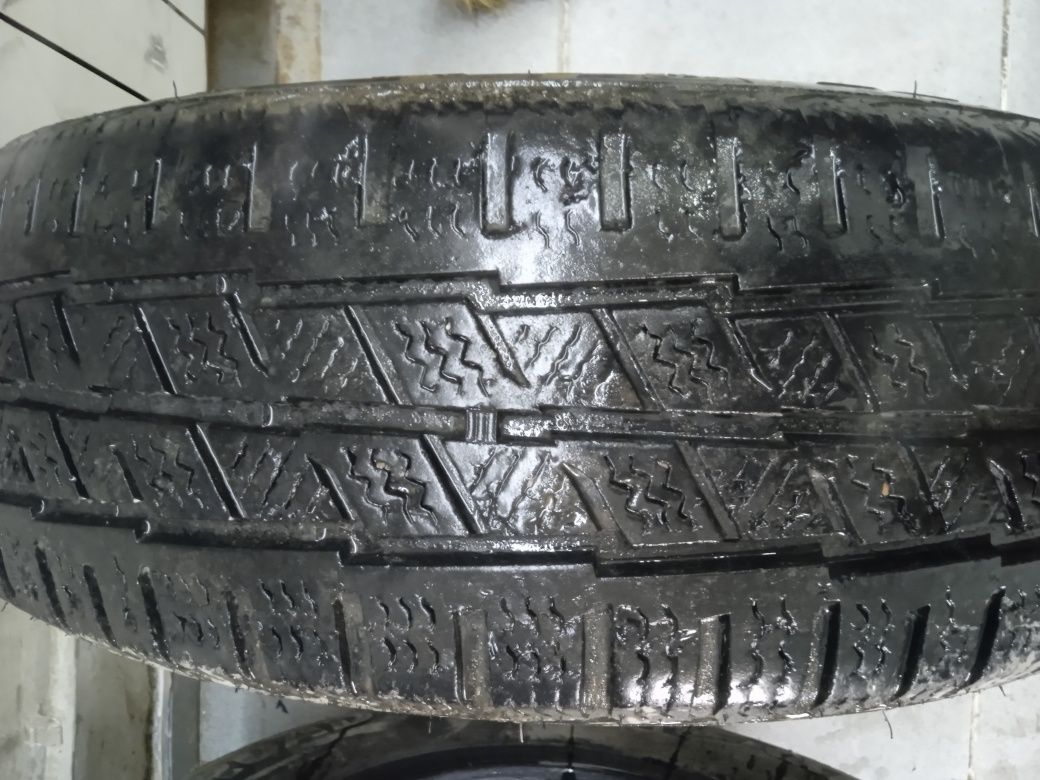 Срочно продам зимний шины 195/70R/15C