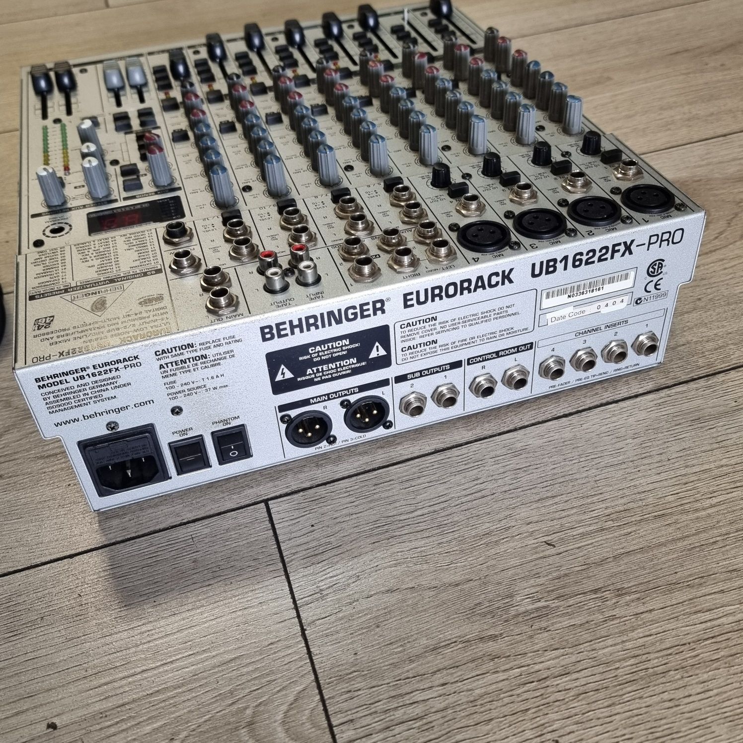 Amanet F28: Mixer Behringer Eurorack UB1622FX-PRO