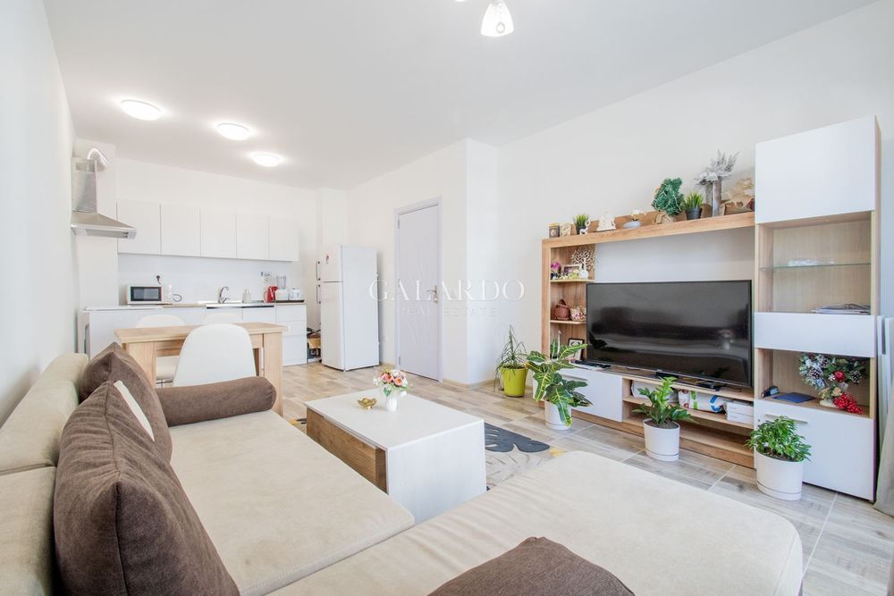 Продава се Тристаен апартамент в София, Люлин - център - 82 кв.м за 2440 €/кв.м - Снимка #2