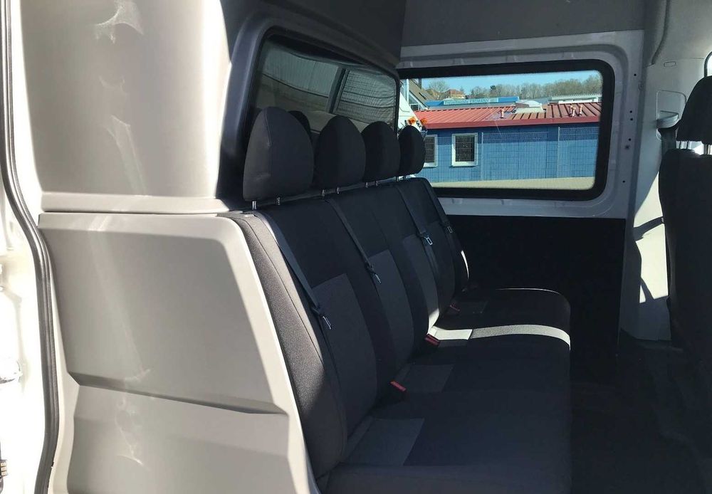 Inchirieri Dube bus/minibus 7 persoane inchiriez duba Fara Sofer