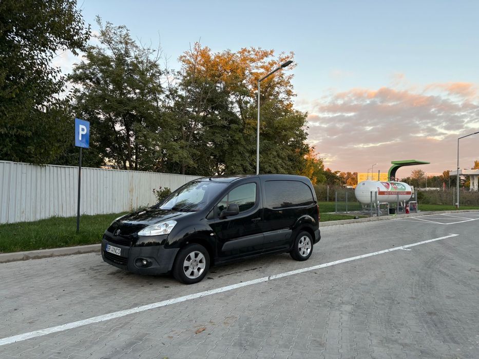Vand Peugeot Partener an 2012 motor 1.6 diesel