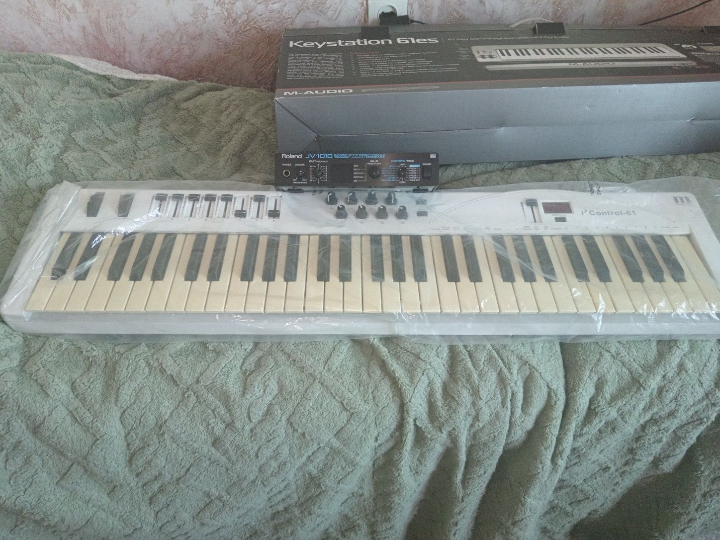 Продам синтезатор roland jv 1010