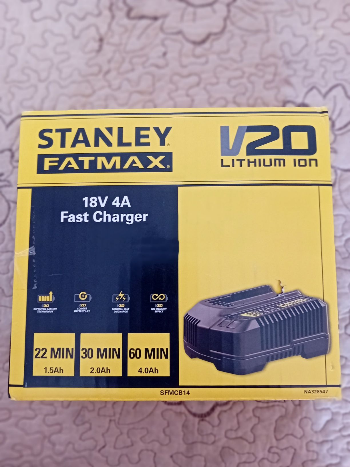 Vând încărcător bormașină, STANLEY FATMAX 18V 4A fast charged, nou.