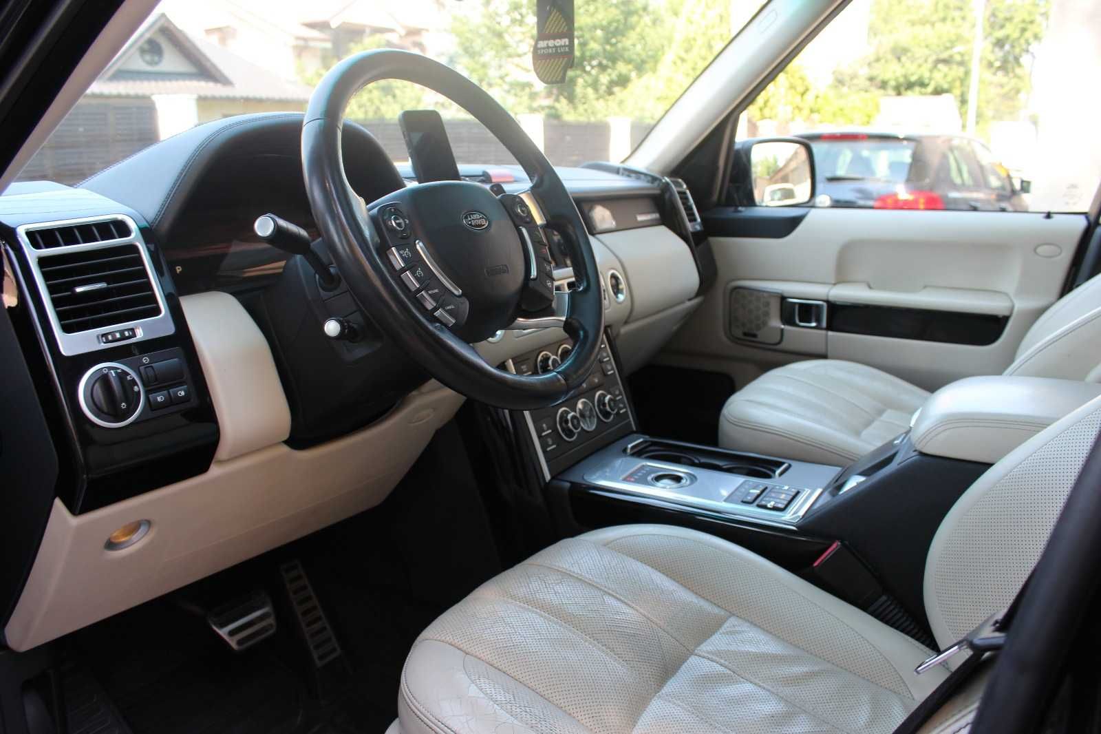 Range Rover Vogue 4.4 TDV8 din 2011 – motor diesel V8 de 313 CP,