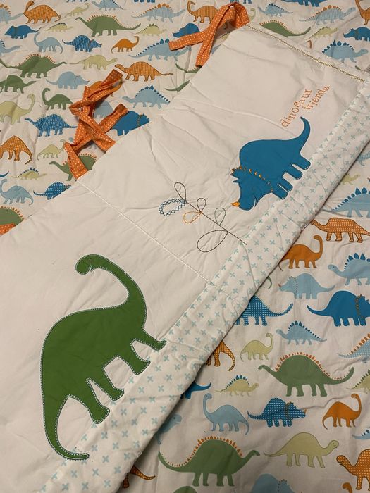 Patura si aparatoare patut dinozauri