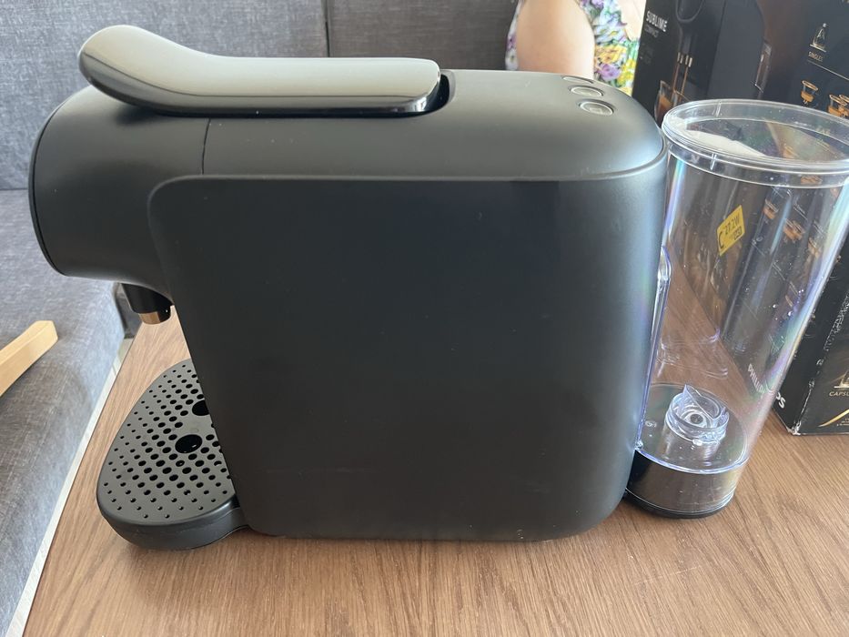 Продавам кафе машина Philips с капсули Nespresso