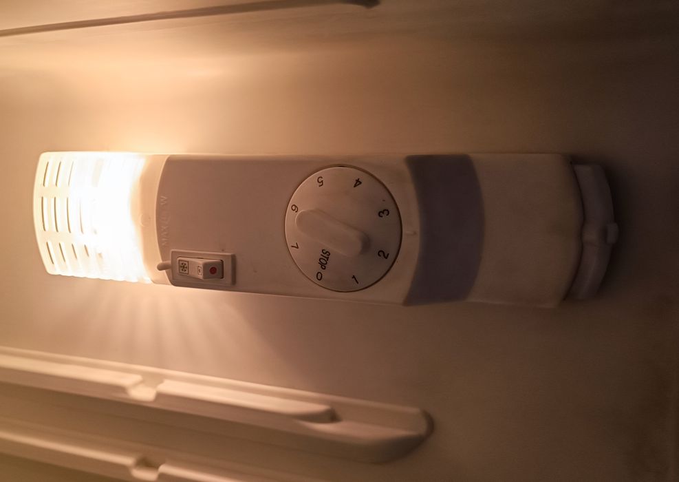 Продавам хладилник с горен фризер  Gorenje RF420BW