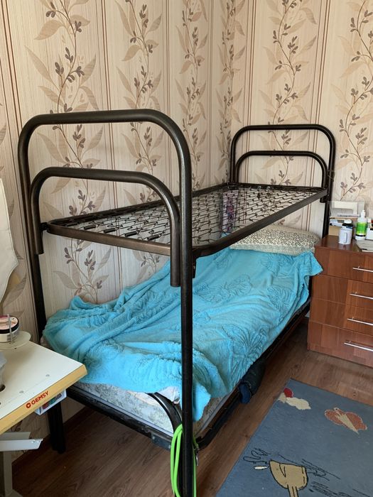 Двухъярусная кровать, металическая