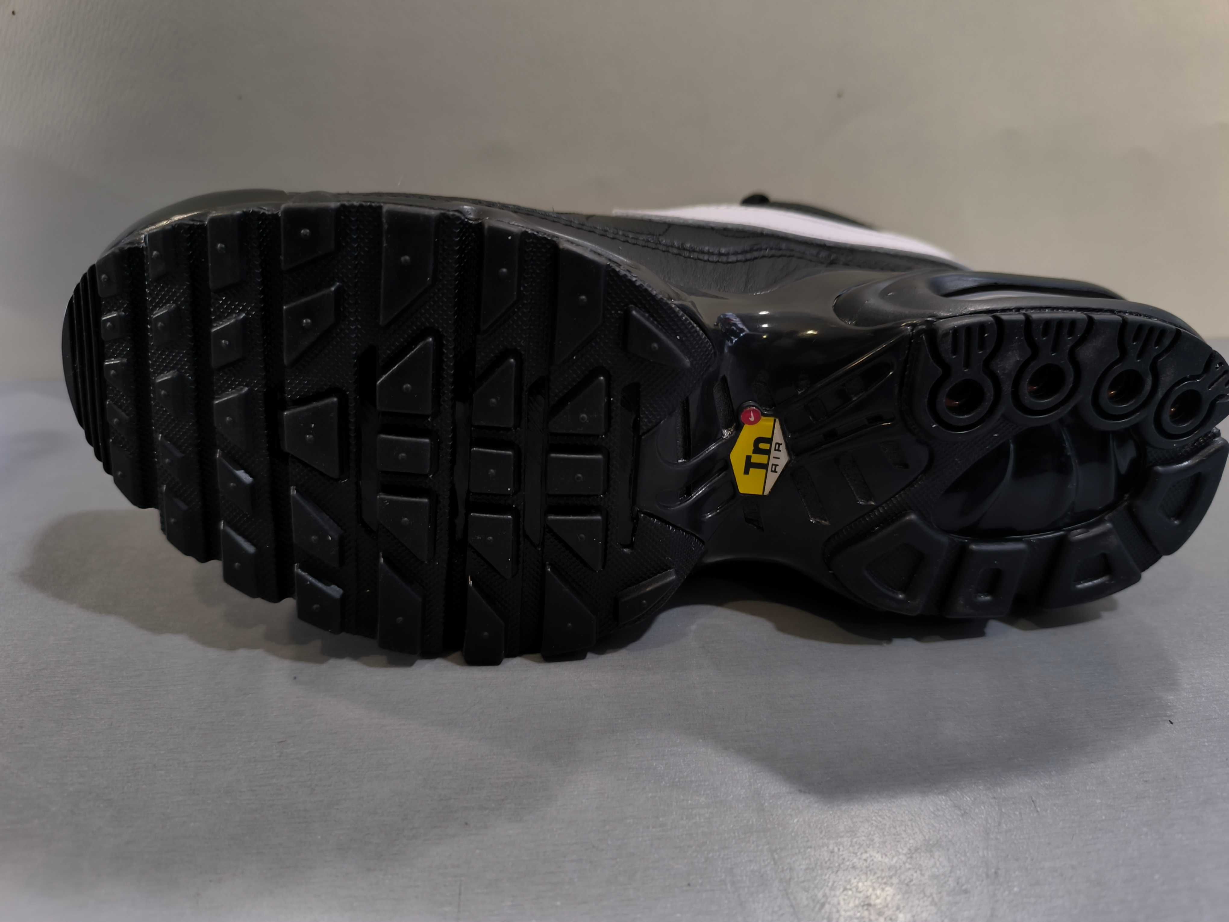 Nike Air Max Tn N39/25sm и N40.Mаратонки Ест.кожа.Нови.Оригинал.