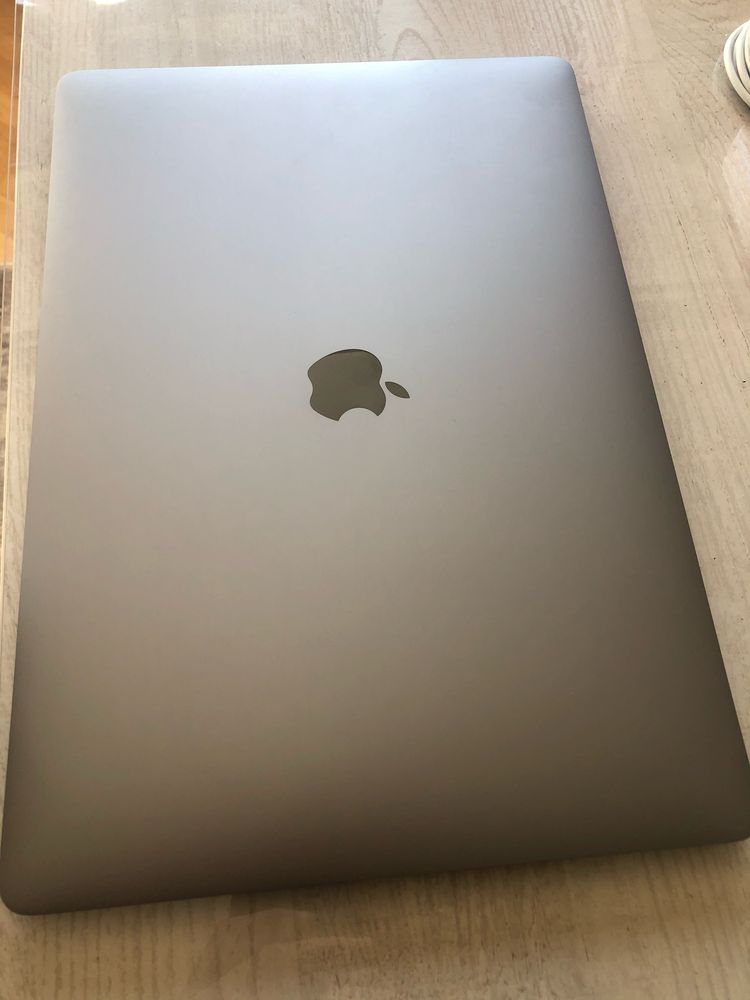 Като нов Macbook Pro 15
