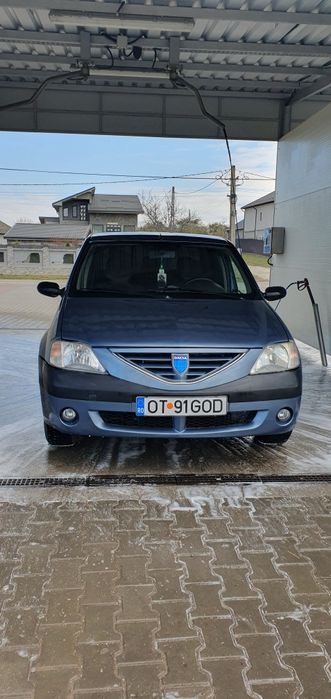 Vând Dacia Logan