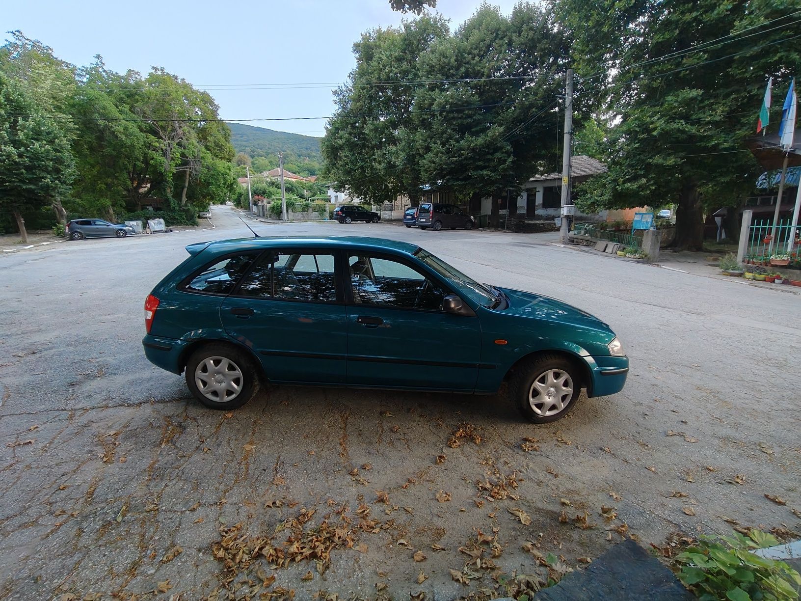 Продава  Mazda 323 F