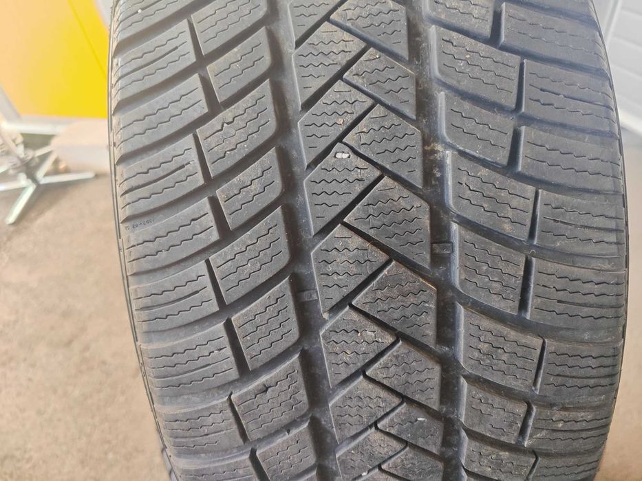 4бр.зимни гуми 245/45/18 Vredestein