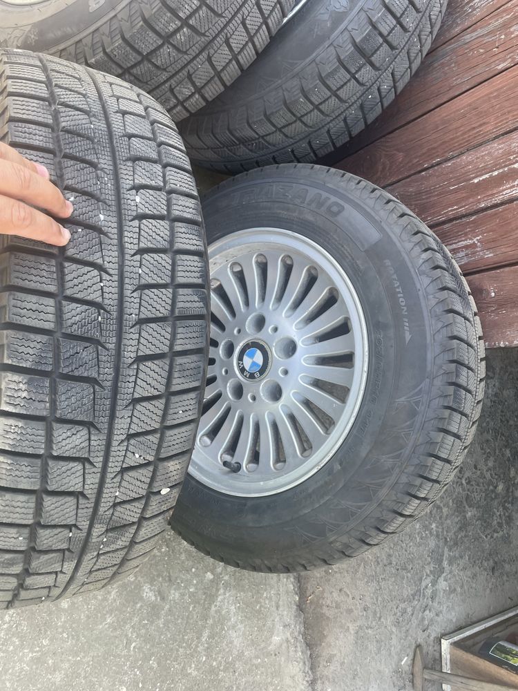 Джанти с гуми за BMW с чисто нови зимни гуми
