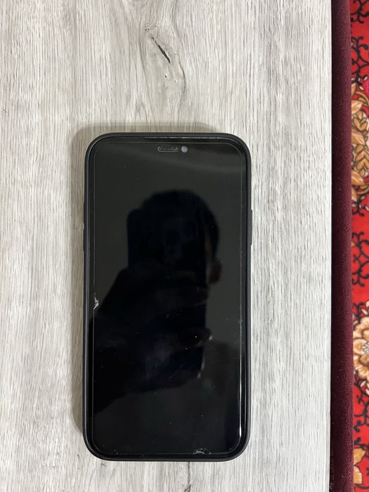 Iphone xr 15pro қылып жасалған арты ғана сынған
