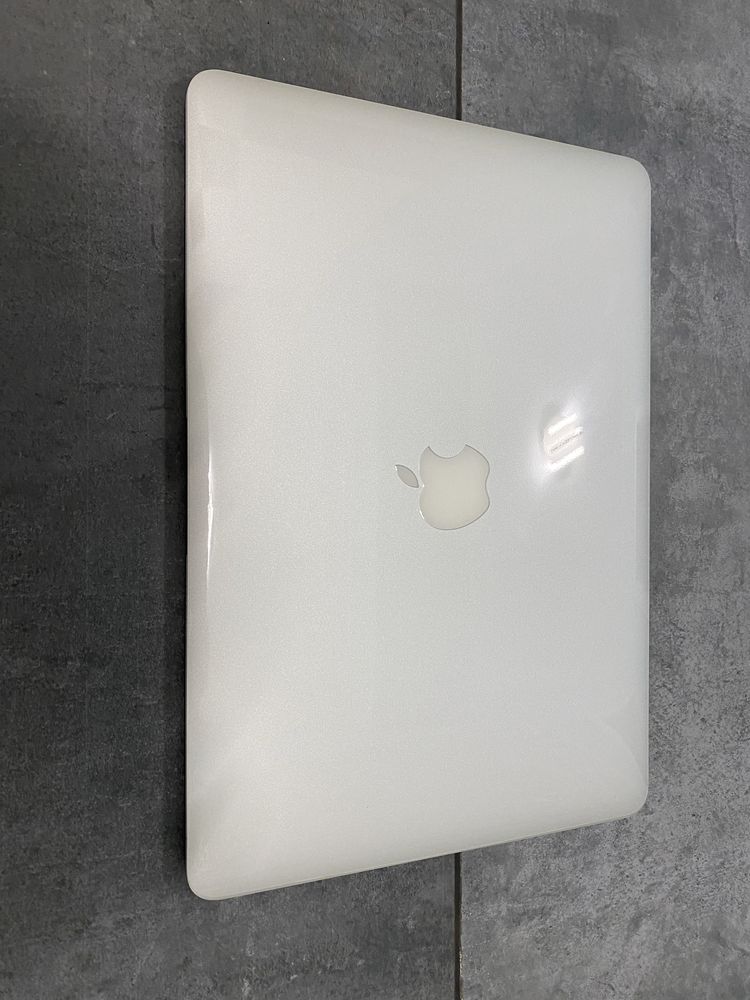 Macbook AIR 2015 2.2 GHz intel I7 256 SSD+ cutie