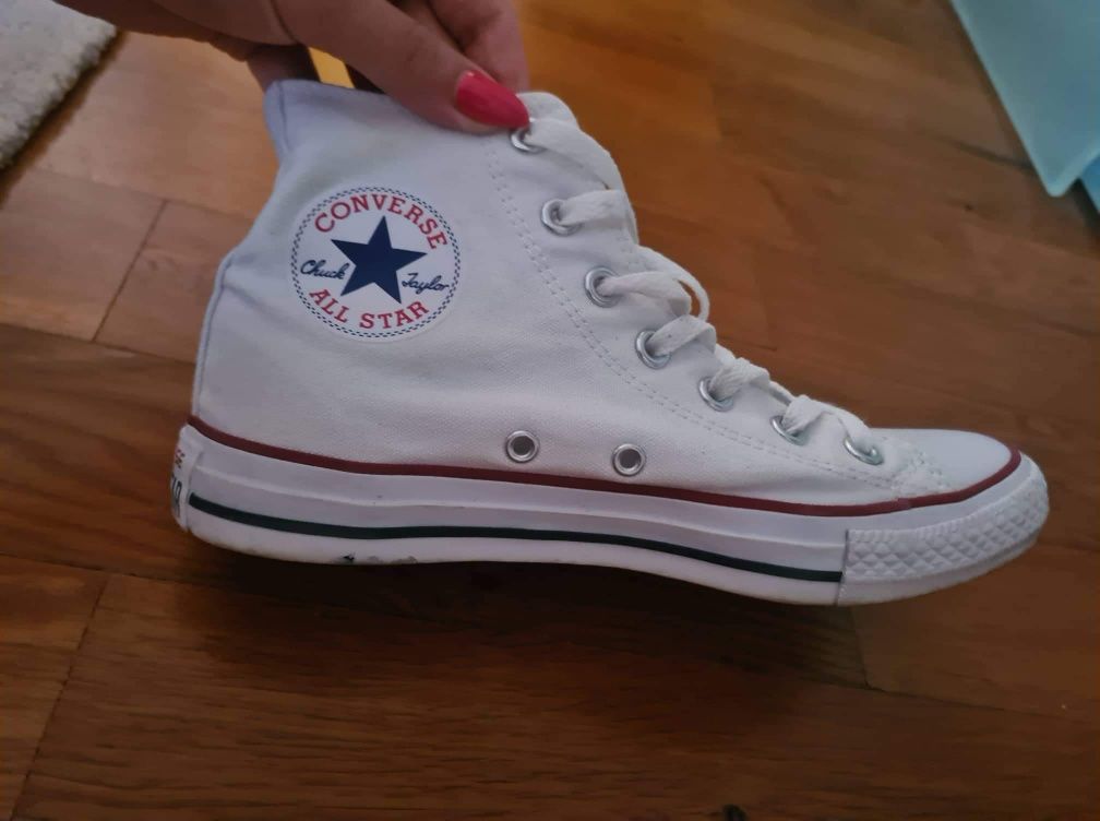 Chuck Taylor's Converse