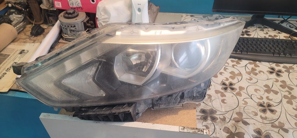 Фара правая . На нисан кашкай .