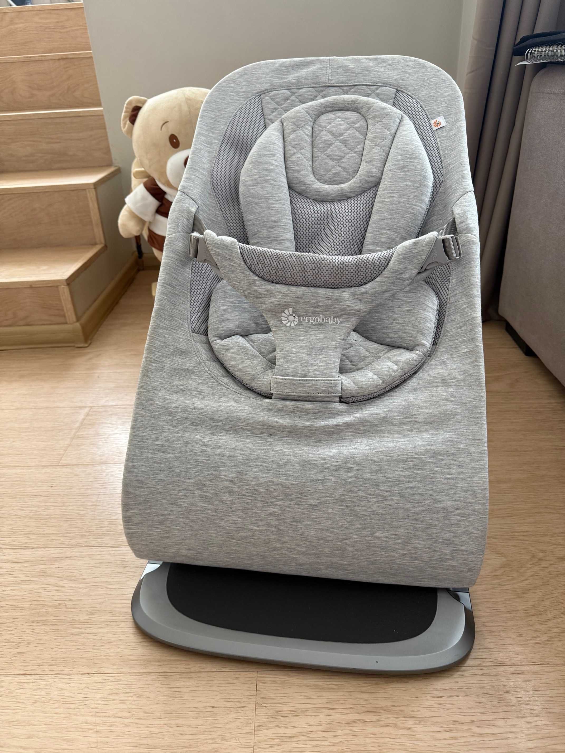 Бебешки шезлонг 3 в 1 Ergobaby - Evolve Light Gray