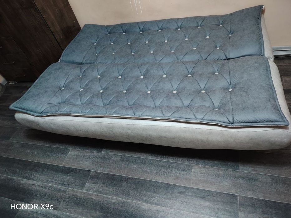 Мягкий диван в отличном состоянии