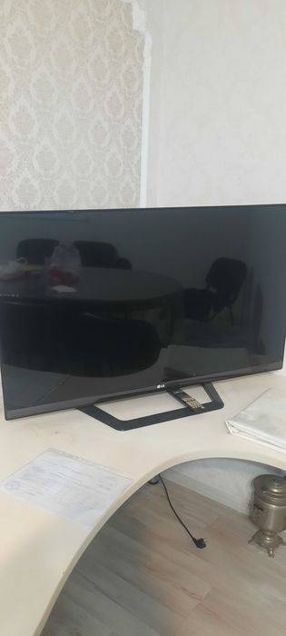 Телевизор LG диагональ 150 см экран помеха  уронили