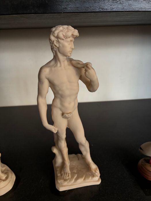 Статуетки на брой или общо