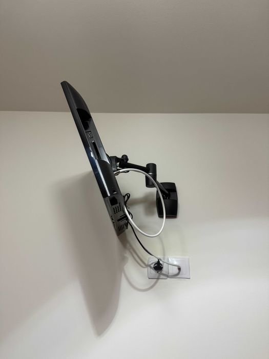 Televizor Samsung cu suport de perete