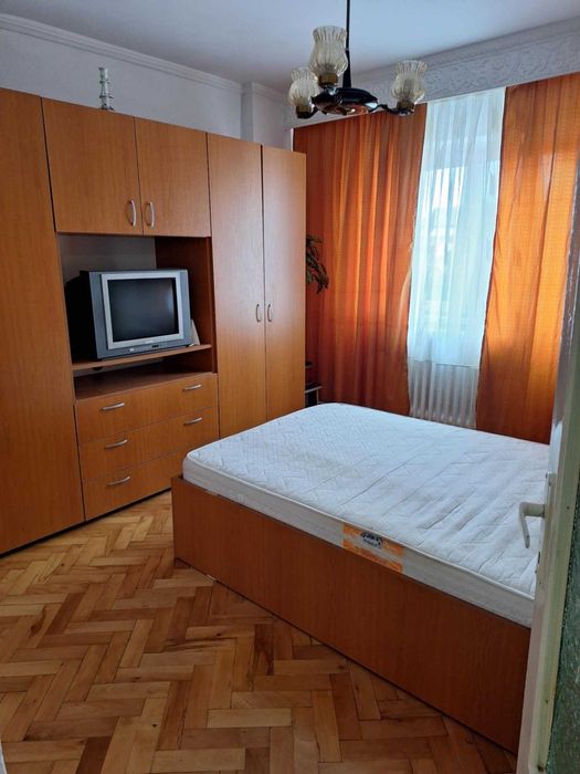 vând apatrament 3 camere
