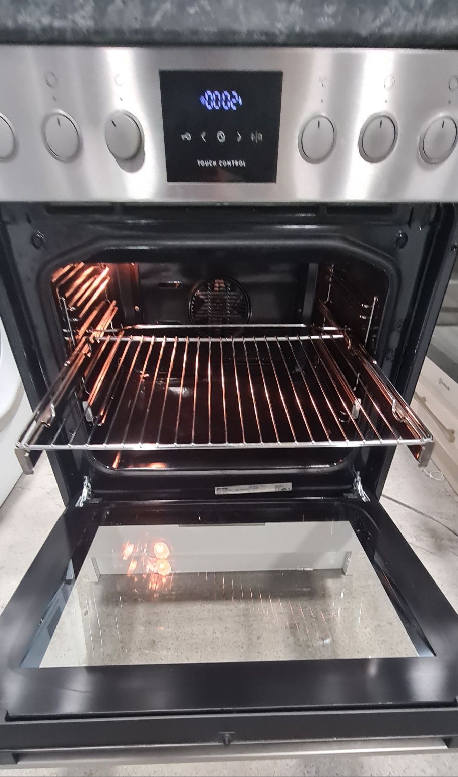 Фурна за вграждане с керамичен плот Gorenje