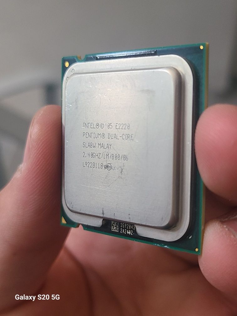 Intel.  Pentium Dual-Core Sla8w MALAY 2.40 GHZ