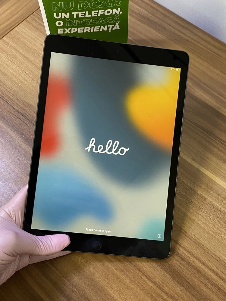iPad 10.2-Inch 9th Generation / 64 GB / Space Gray/ Bun