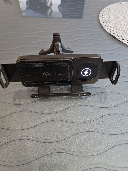 Стойка за телефон за кола