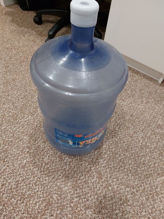 Бутыль пластмассовый