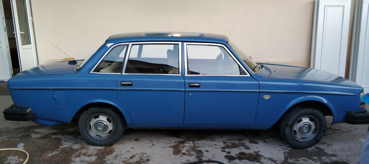 Volvo 240 GL sotiladi