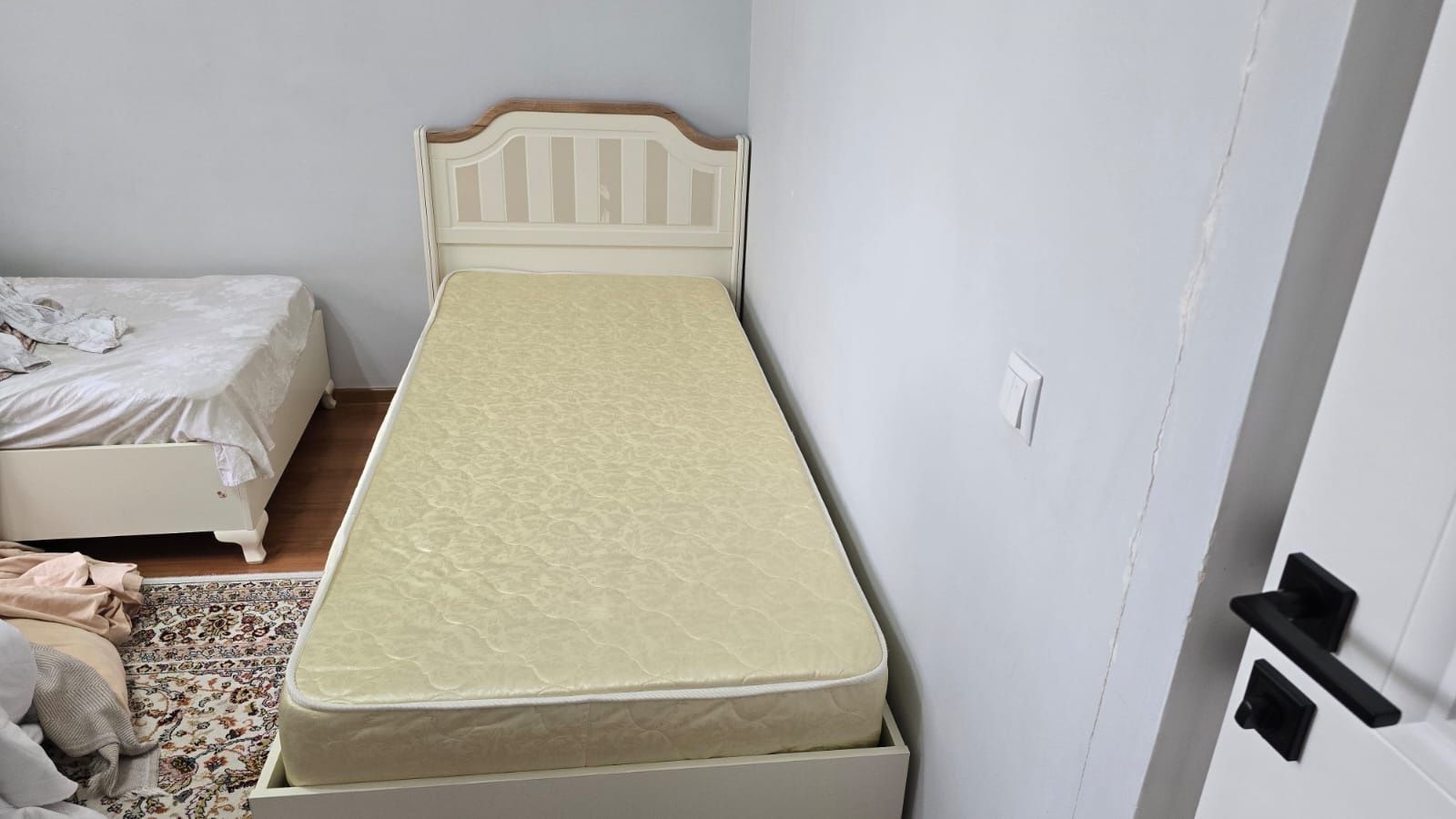 Продаётся кровать + с матрасом