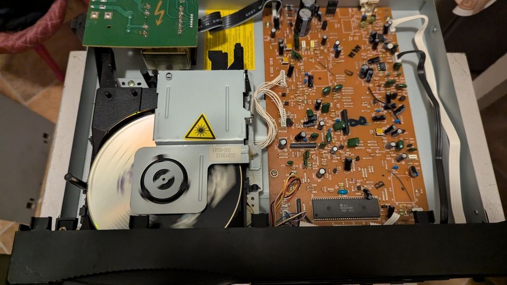 Grundig CD-360 muzica