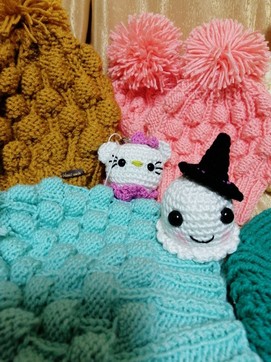 Căciulițe tricotate, adulți și copii