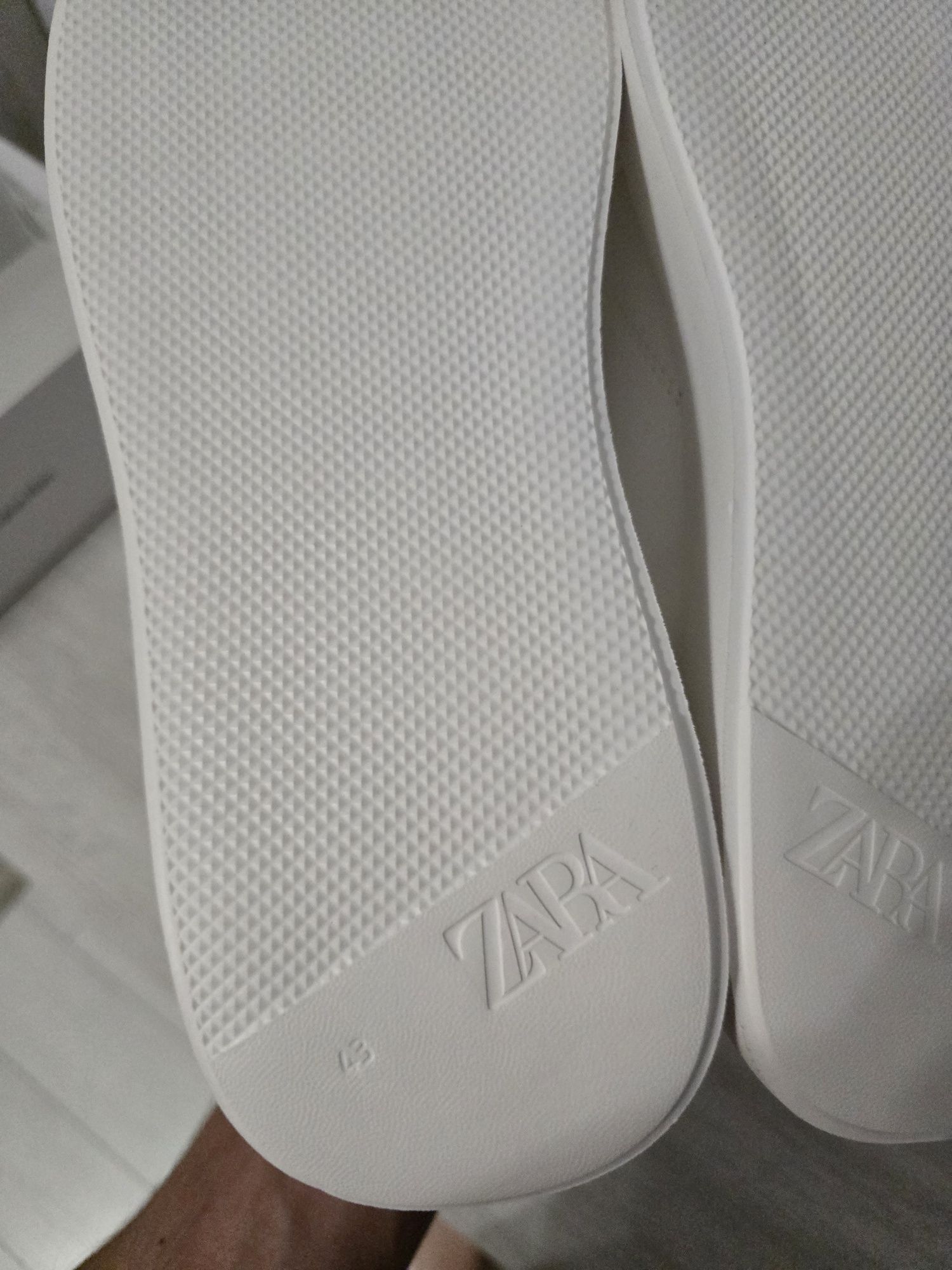 Мъжки бели кецове ZARA 43 номер