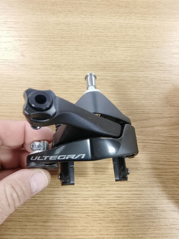 Комплект Шосейни Челюстни Спирачки: SHIMANO ULTEGRA BR-R8000/BR-R8100