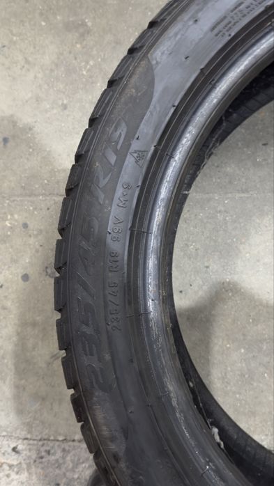Зимни гуми 235/45/19 Pirelli