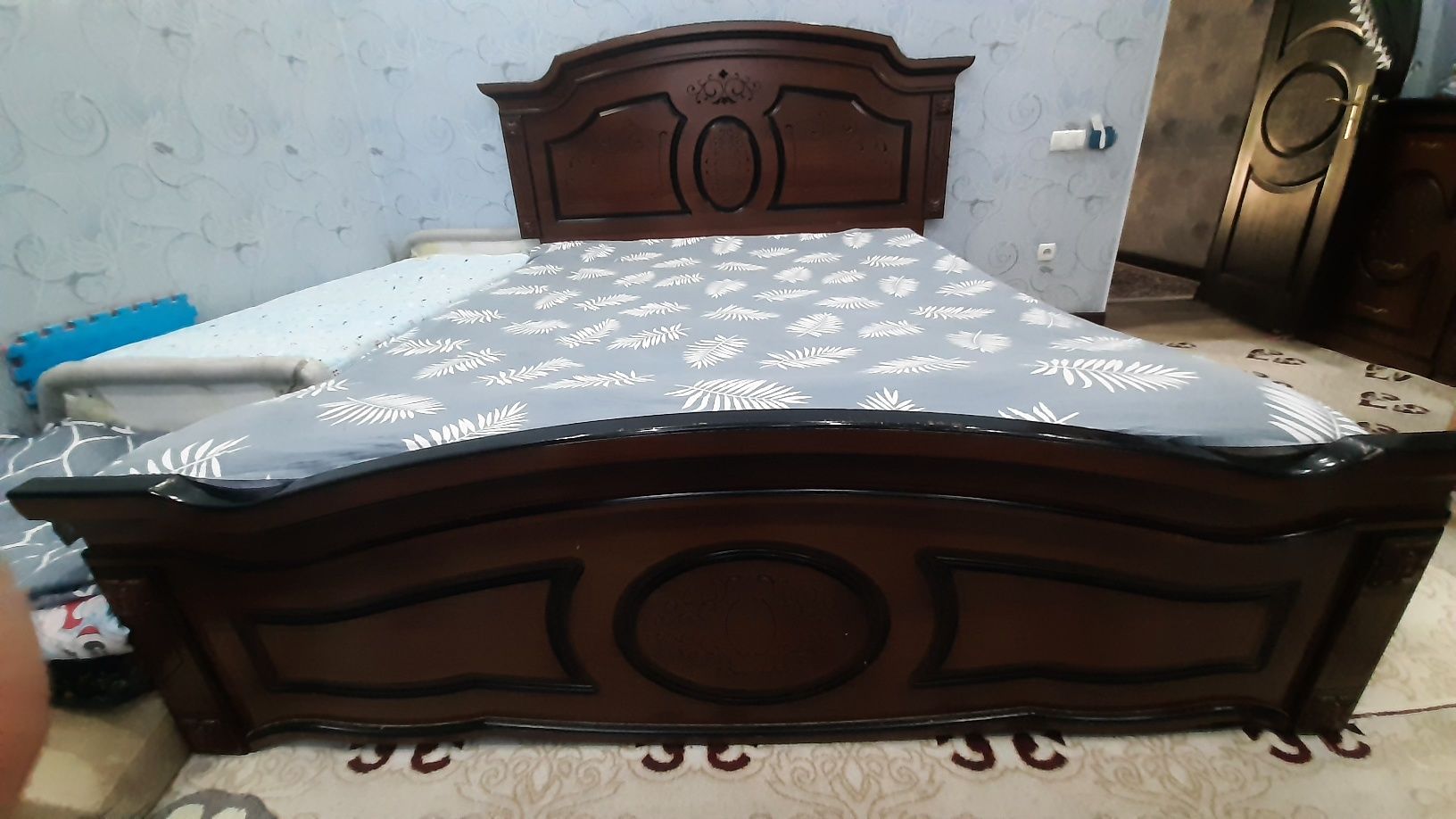 Срочно продается шифонер, кроват, зеркалный комод, честер, 2 тумбочки