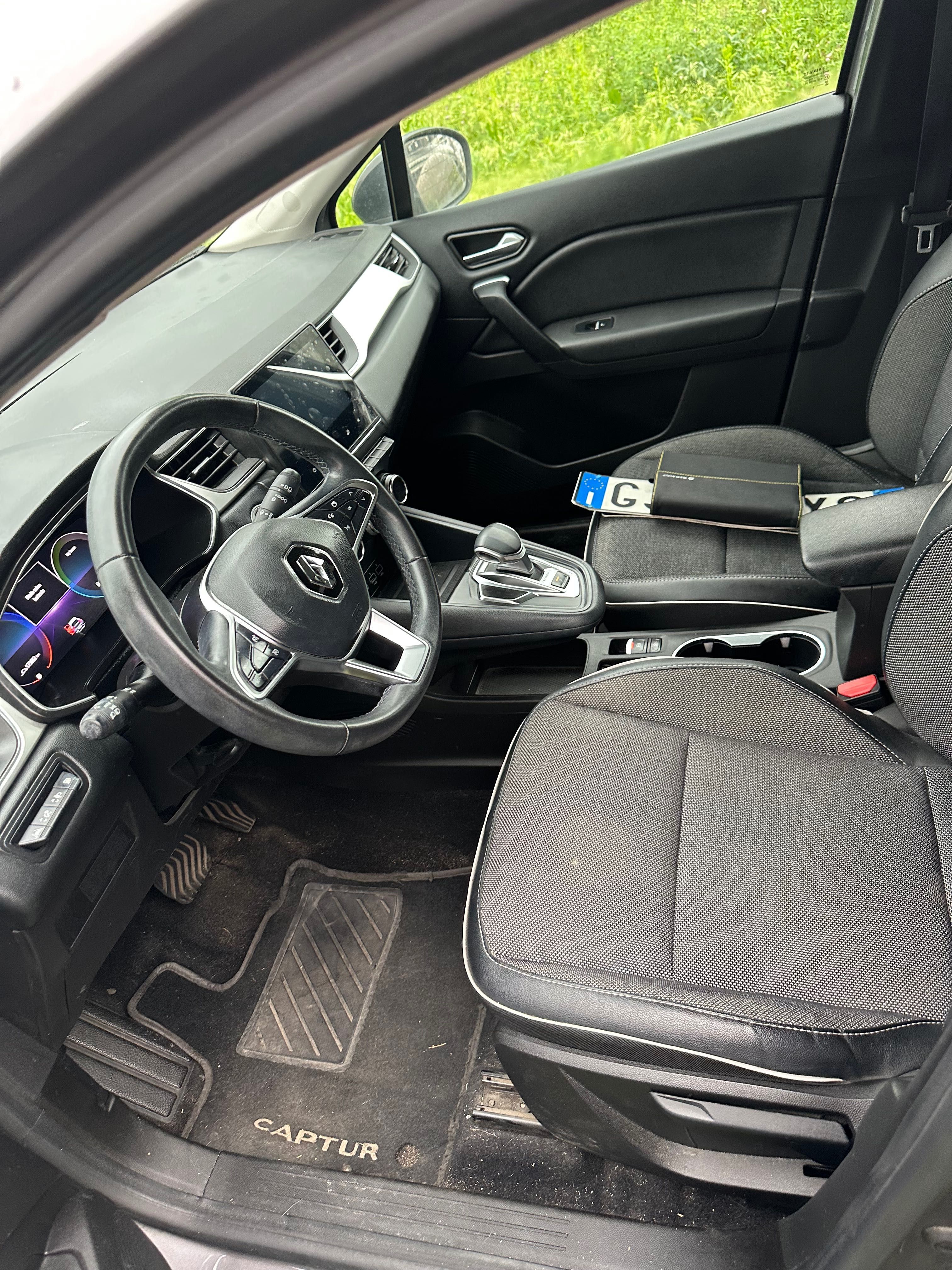 Renault Captur 1.6 PHEV E-Tech Intens CUTIE DE VITEZA defecta