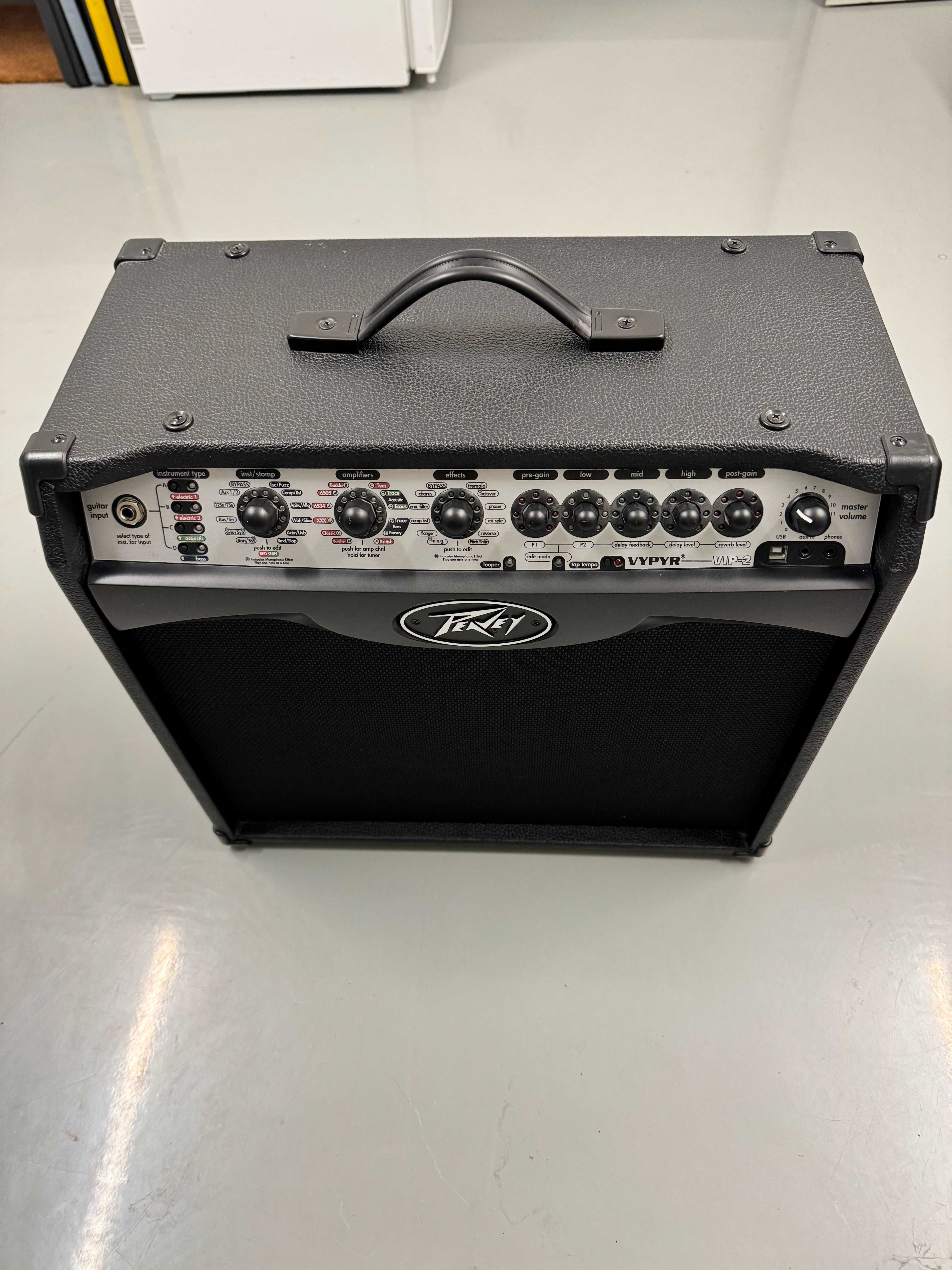 Моделиращ комбо 40W усилвател Peavey Vypyr VIP 2