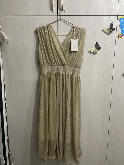 Платья , золотой цвет