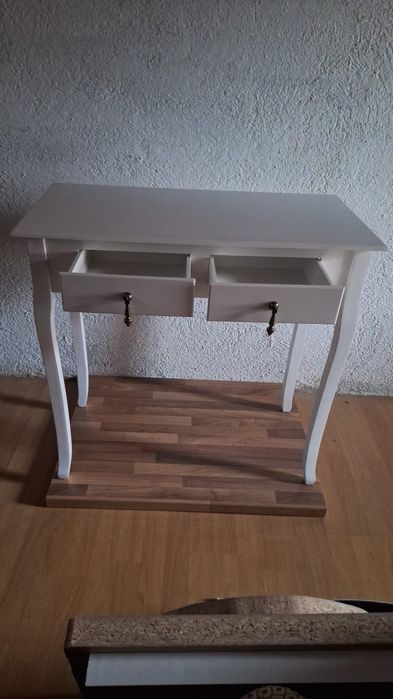 consola alba cu oglinda